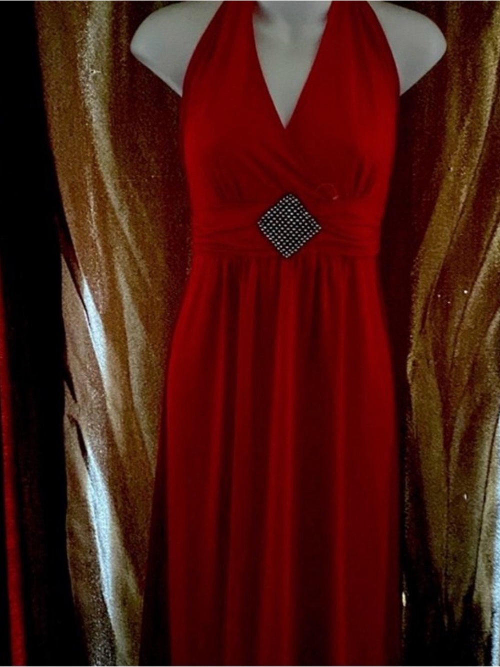 Elegant Red Halter Evening Dress with Rhinestone Waist Accent